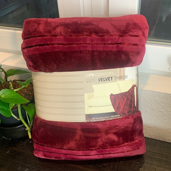 life comfort Other - NEW Life Comfort Red Luxe Velvet Throw 60 x 70 in. Polyester